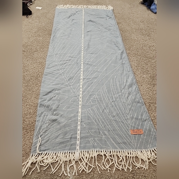 Thula Tula 51 x 67 Blue & White leaf print with white rope fringe blanket - Picture 5 of 6